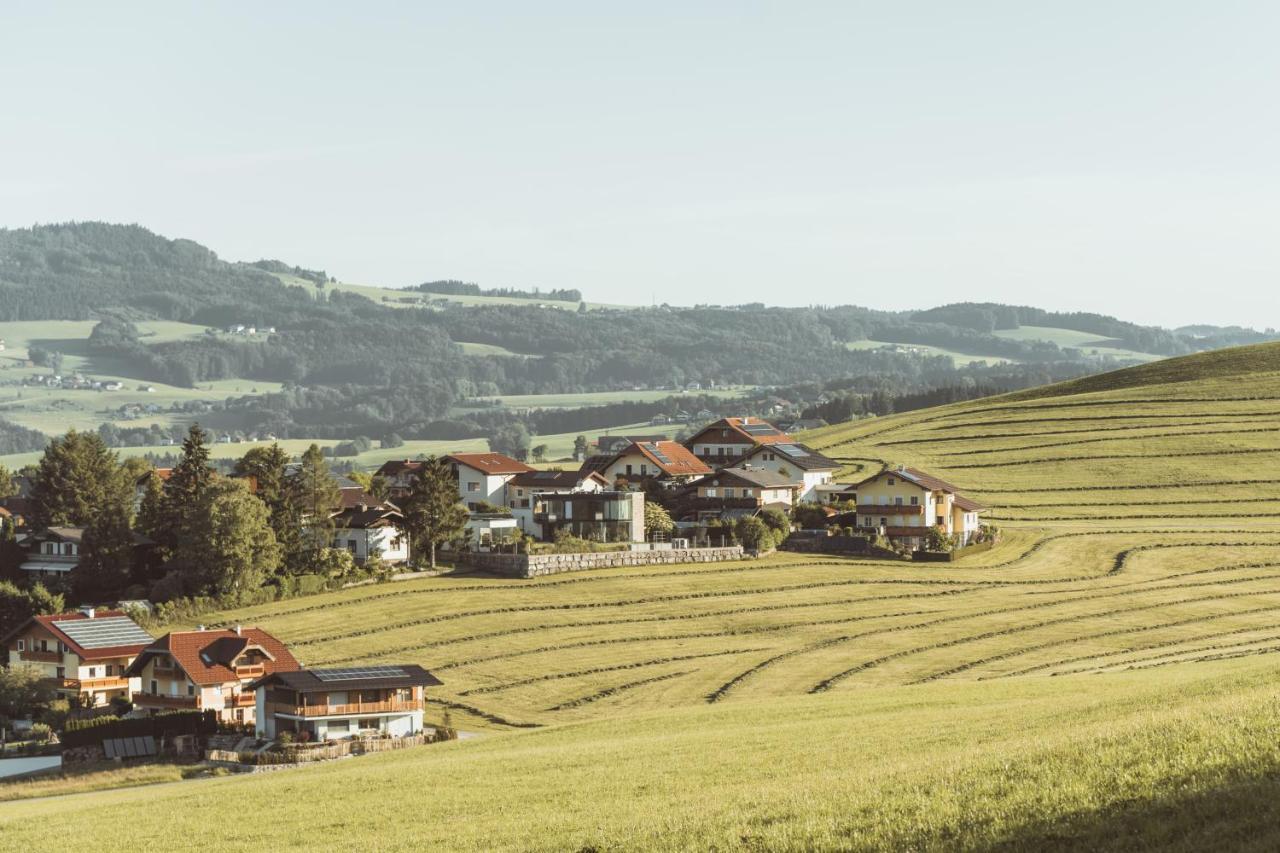 Hotel Berghof Graml Hallwang Buitenkant foto