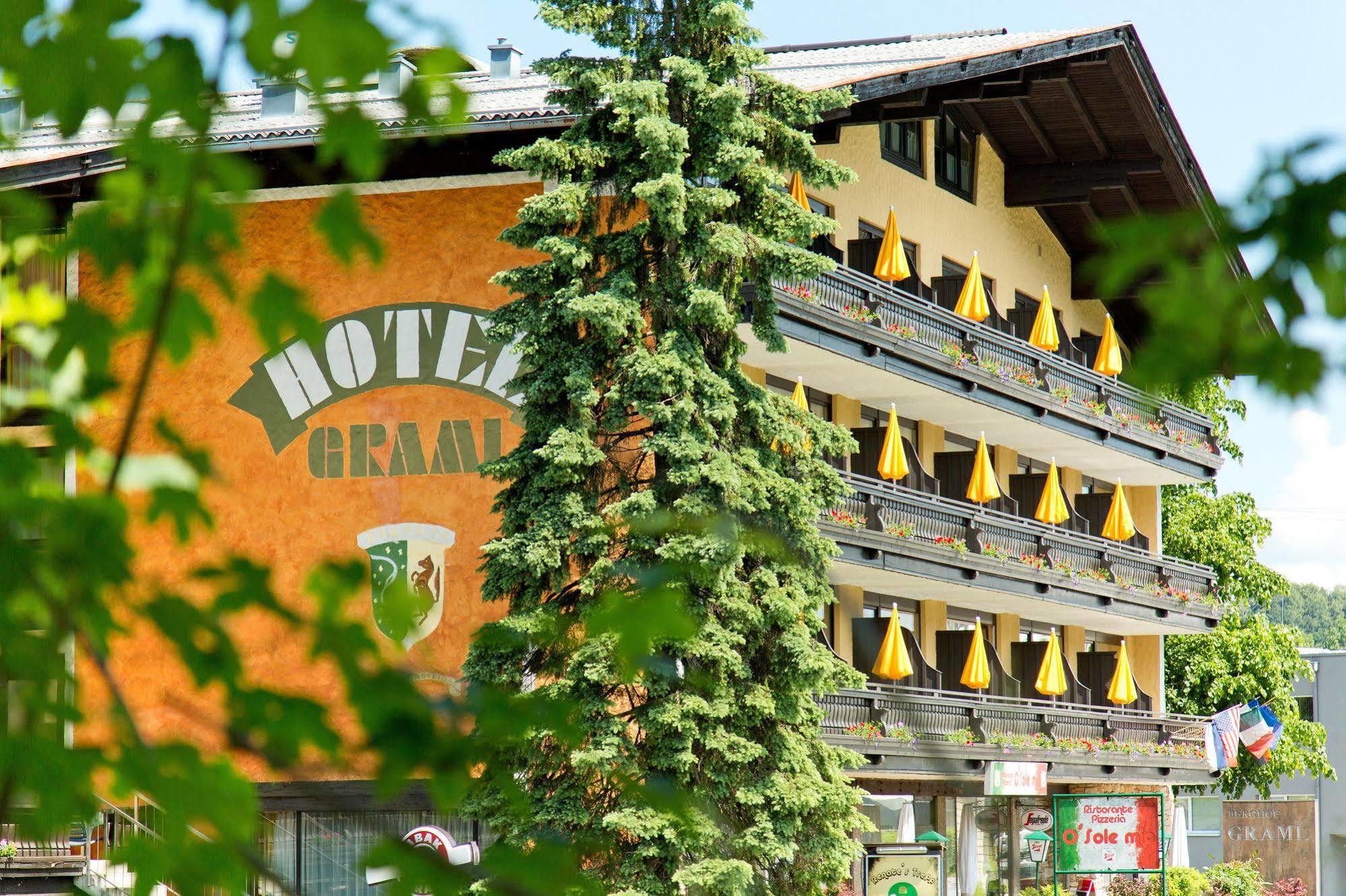 Hotel Berghof Graml Hallwang Buitenkant foto